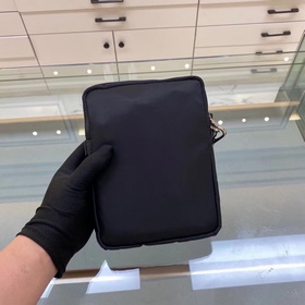 Prada Нейлоновая сумка с отделкой из кожи Saffiano Полированные