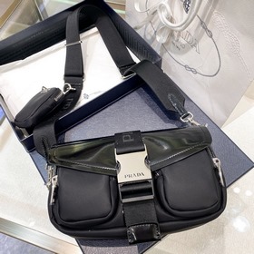 Prada Новая модель ранней весны из гладкой телячьей кожи с нейло