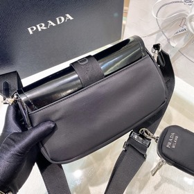 Prada Новая модель ранней весны из гладкой телячьей кожи с нейло