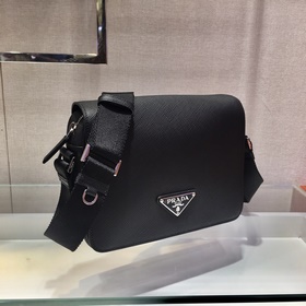 Prada  Новая сумка через плечо Модель： 2VD038 Эта сумка через п