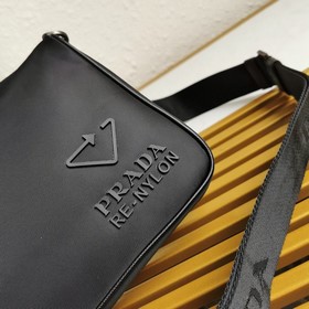 Prada  Экологичная серия Модель： 2VH113 Эта сумка через плечо из
