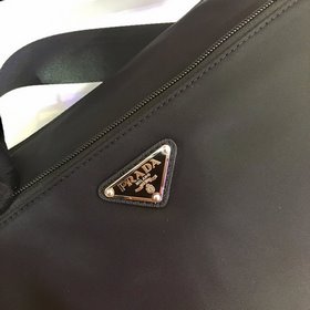Модель PRADA： 1BC421. Изготовлена из импортной ткани. Сумка через