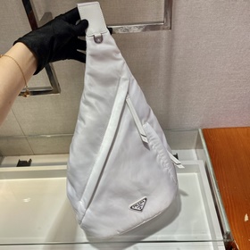 Prada Новая сумка через плечо Модель： 2VZ092 Новая модель сумки 
