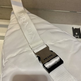 Prada Новая сумка через плечо Модель： 2VZ092 Новая модель сумки 