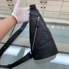 Prada Новая сумка через плечо Модель № 2VZ098 Эта лаконичная сум