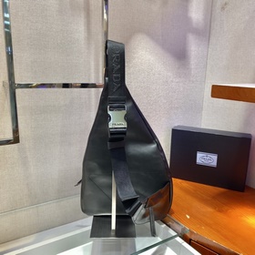 Prada Новая сумка на грудь Модель： 2VZ092 Полностью из кожи Мужс