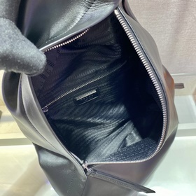 Prada Новая сумка на грудь Модель： 2VZ092 Полностью из кожи Мужс