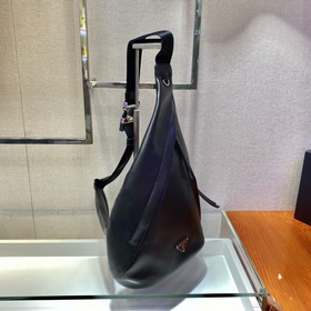 Prada Новая сумка на грудь Модель： 2VZ092 Полностью из кожи Мужс