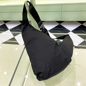 PRADA Новый рюкзак Модель： 2VZ092 Стильный и лаконичный дизайн Тр
