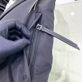 PRADA Новый рюкзак Модель： 2VZ092 Стильный и лаконичный дизайн Тр