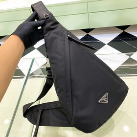 PRADA Новый рюкзак Модель： 2VZ092 Стильный и лаконичный дизайн Тр