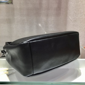 Prada  Модель： 1BC132 Кожаная сумка через плечо/подмышечная сумк
