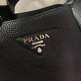 Prada Новая сумка-бакет Модель： 1BC127 Новейшая сумка-корзина Су