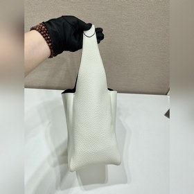 Prada Новая сумка-бакет Модель： 1BC1272022 Новый цвет Новейшая с