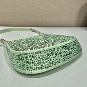 Prada Сумка под мышку с звездочками Модель： 1BC169 Эта сумка Cl