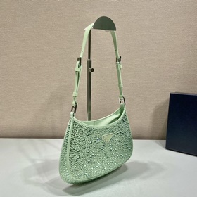 Prada Сумка под мышку с звездочками Модель： 1BC169 Эта сумка Cl