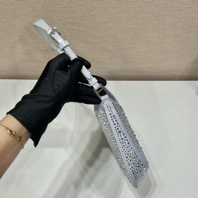 Prada Сумка под мышку с звездочками Модель： 1BC169 Новый цвет Эт