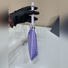 Prada Сумка под мышку с звездочками Модель： 1BC169 Эта сумка Cl