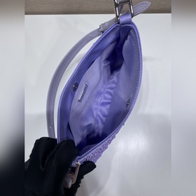 Prada Сумка под мышку с звездочками Модель： 1BC169 Эта сумка Cl