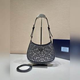 Prada Сумка под мышку с звездочками Артикул： 1BC169 Эта сумка Cl