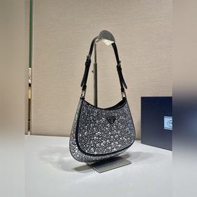 Prada Сумка под мышку с звездочками Артикул： 1BC169 Эта сумка Cl