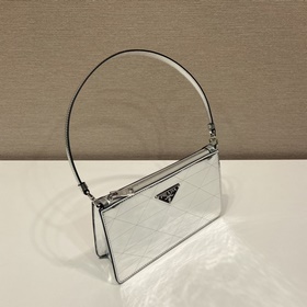 Prada  Сумка с зеркальным покрытием и ромбовидным узором Модель：