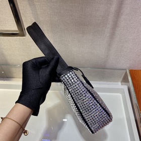 Prada  Сверкающая сумка Hobo Новый номер модели： 1NE515 Сверкающ