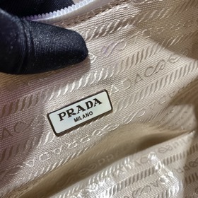 Prada  Сверкающая сумка Hobo Новый номер модели： 1NE515 Сверкающ