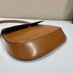 Prada Новая сумка под мышку 2022 в новых цветах. В этом году оче