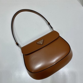 Prada Новая сумка под мышку 2022 в новых цветах. В этом году оче