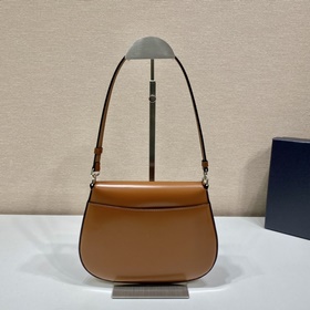 Prada Новая сумка под мышку 2022 в новых цветах. В этом году оче