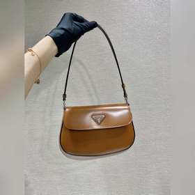 Prada Новая сумка под мышку 2022 в новых цветах. В этом году оче