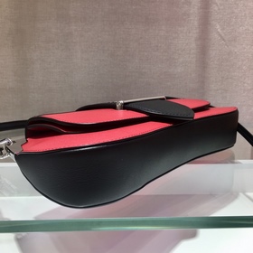 Prada Новейшая женская сумка под мышку, модель 1BD168 Изготовлен