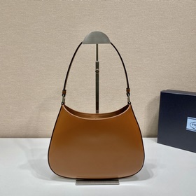 PRADA Новая сумка под мышку 2022 года в новых цветах. Подержанна