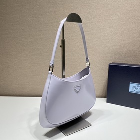PRADA Новая модель сумки под мышку Новая модель сумки под мышку