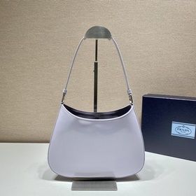 PRADA Новая модель сумки под мышку Новая модель сумки под мышку 