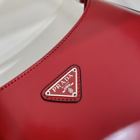 PRADA Новая сумка под мышку 2022 года в новых цветах Подержанная