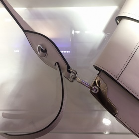 PRADA  Новый цвет женской сумки под мышку Модель： 1BD168 Изготов