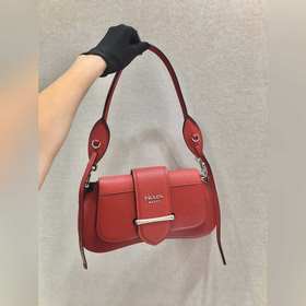 PRADA Новая модель женской сумки под мышку в новых цветах Модель：