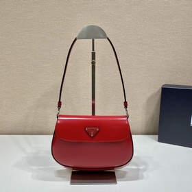 PRADA Новая модель сумки под мышку в новых цветах Популярные в э
