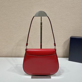 PRADA Новая модель сумки под мышку в новых цветах Популярные в э