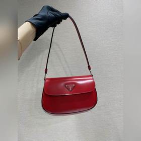 PRADA Новая модель сумки под мышку в новых цветах Популярные в э