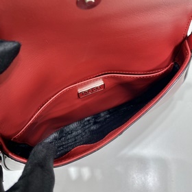 PRADA Новая модель сумки под мышку в новых цветах Популярные в э