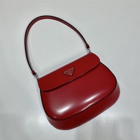 PRADA Новая модель сумки под мышку в новых цветах Популярные в э