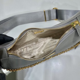 PRADA Золотая фурнитура, три в одном Новый номер модели： 1BH204