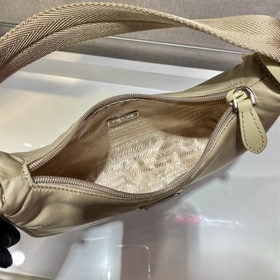 PRADA Новый цвет： песочный Модель： 1NE515 Сумка в форме полумеся