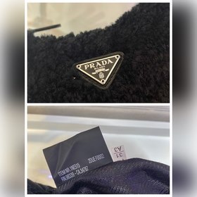 PRADA дизайн меховой сумки снова в тренде этого сезона. Даже чер