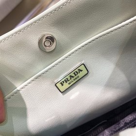 PRADA Новинка Ранневесенняя модель Hobo из гладкой телячьей кожи