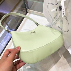 PRADA Новинка Ранневесенняя модель Hobo из гладкой телячьей кожи