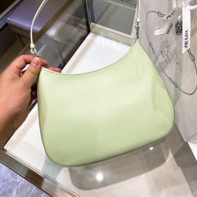 PRADA Новинка Ранневесенняя модель Hobo из гладкой телячьей кожи